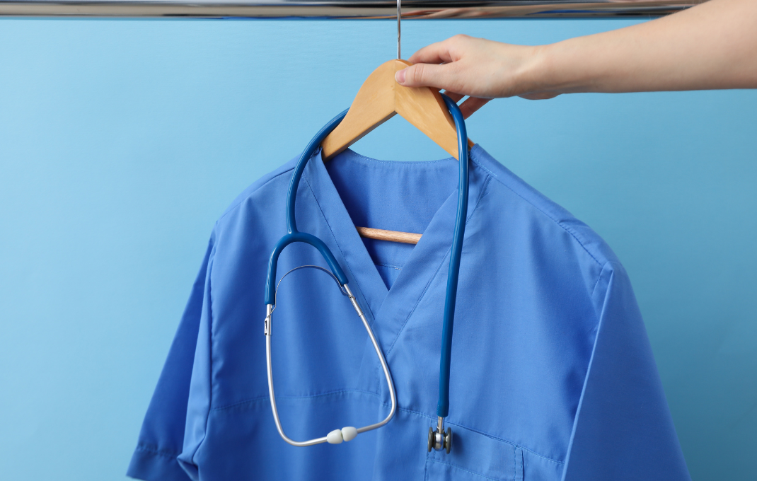 Come scegliere camici medici personalizzati